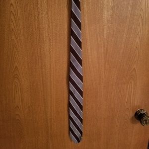 Maroon / Silver tie